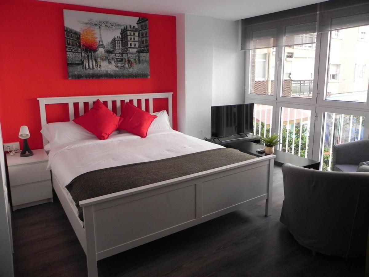 Holidays2malaga Reyna Manescau Apartments- Zona Huelin & 450 Mts De La Playa Malaga