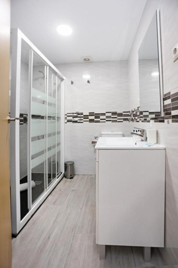 Holidays2malaga Reyna Manescau Apartments- Zona Huelin & 450 Mts De La Playa Malaga