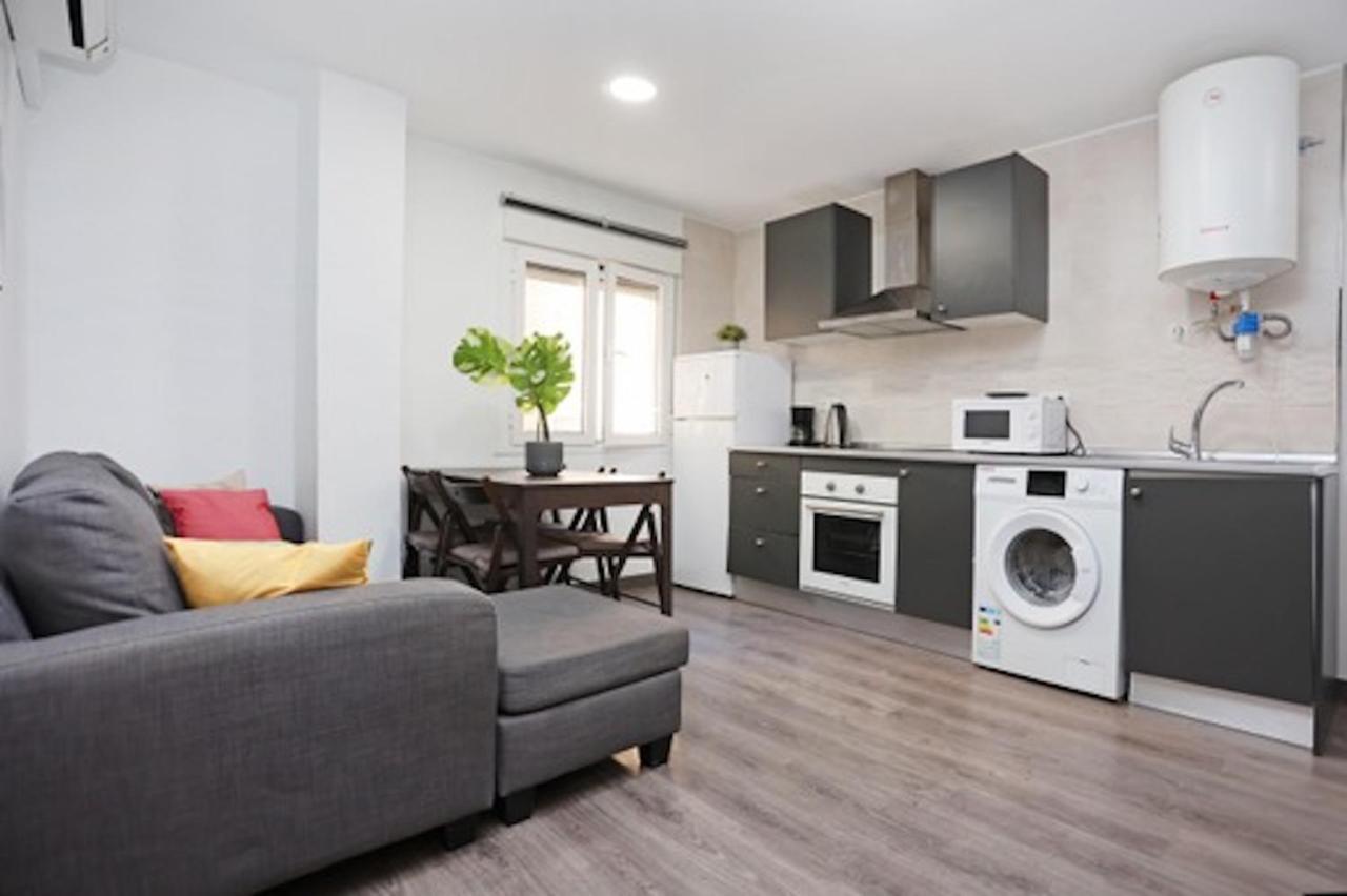 Holidays2malaga Reyna Manescau Apartments- Zona Huelin & 450 Mts De La Playa Apartment Malaga